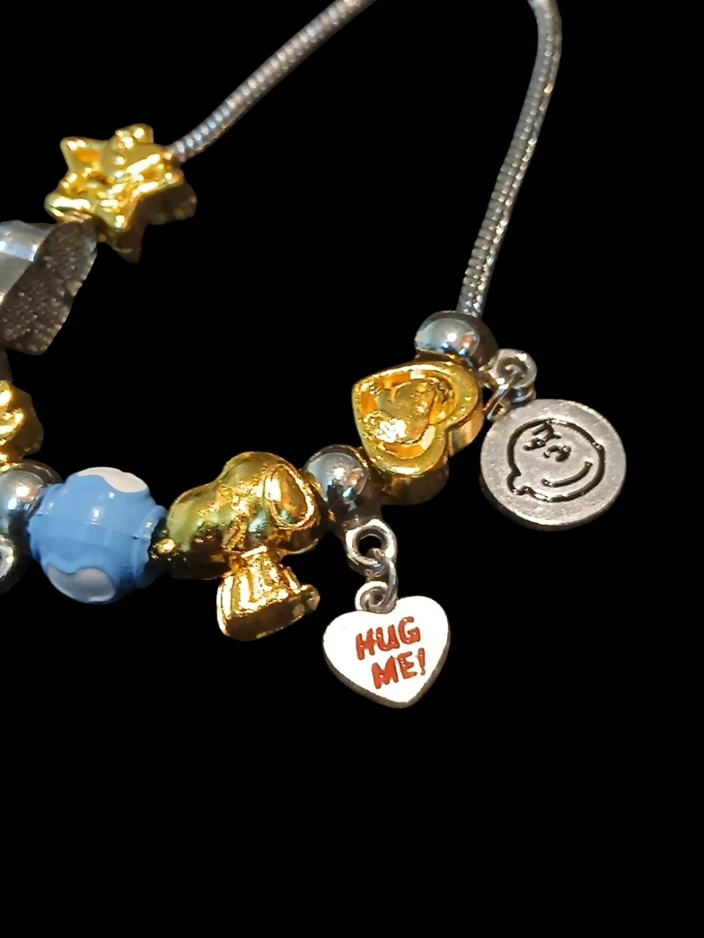Peanuts - Snoopy & The Peanuts Crew on this Beautiful 19cm Charm Bracelet